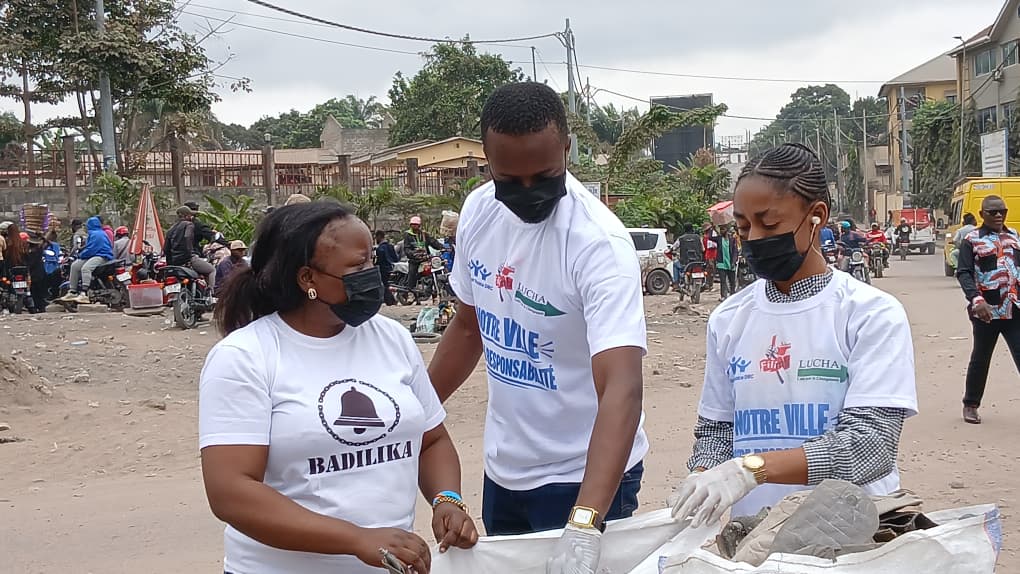 Kinshasa : BADILIKA Droits Humains mobilise citoyens et étudiants contre les déchets plastiques